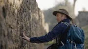 Professor Dougal Jerram bei einem Spaziergang durch die Straßen von Pompeji. (National Geographic)