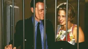 Gitting (Karl-Heinz von Liebezeit) bringt Katrin (Tanya Neufeldt) zurück auf die Station.