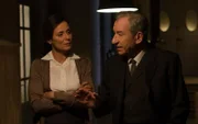 Doña Blanca (Aitana Sánchez-Gijón, l.); Don Emilio (José Sacristán, r.)