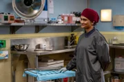 Anjali Babu (Utsa Chatterjee) ist als Assistenzärztin in der Gerichtsmedizin tätig.