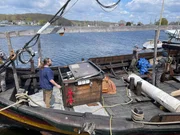 Der Draken für Wartungsarbeiten im Seehafen von Mystic