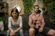 Myfanwy Thomas (Emma Greenwell, l.); Andrew Bristol (James D'Arcy, r.)