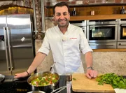 Spitzenkoch Ali Güngörmüs kocht heute Ayurvedisch.
