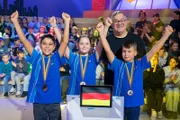 Das Team aus Oberndorf am Lech hat viel Spaß bei der Aufzeichnung.