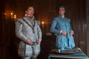 L-R: Rob Brydon als Lord Dudley und Henry Ashton als Stan Dudley
