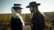 L-R: Soledad Montalvo (Leonor Watling), Mauro Larrea (Rafael Novoa)