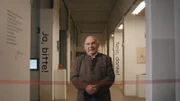 Wolfgang Mayer ist der ehemalige Bürgermeister von Gundremmingen und war insgesamt 18 Jahre im Amt. Sein enges Verhältnis zur Gemeinde und sein vehementes Eintreten für das örtliche Atomkraftwerk brachten ihm drei Wahlen ein.