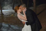 Sind gemeinsam durchgebrannt: April (Sarah Drew, l.) und Jackson (Jesse Williams, r.) ...