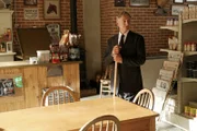 Als Gibbs (Mark Harmon) die Nachricht vom Tod seines Vaters erhält, fährt er sofort nach Hause. Alte Familiengeschichten holen ihn dort wieder ein ...