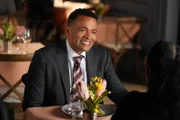 Ronald (Mario Van Peebles)