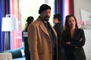 Alec Mercer (Jesse L. Martin, l.); Marisa Clark (Maahra Hill, r.)