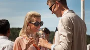 Vor ihren Gästen wahren Celine (Ine Wiilmann) und William Bergvik (Pĺl Sverre Hagen) die Fassade des liebevollen Ehepaars. Niemand ahnt etwas von den sexuellen Eskapaden und Drogenkonsum des angeblich herzlichen Familienvaters.