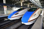 Shinkansen-Hochgeschwindigkeitszüge im Bahnhof Kanazawa