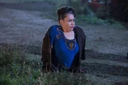 Weder Suzi (Rose Siggins), noch einer der anderen Freaks ahnt, zu welcher Entscheidung sich die Zwillinge hinreißen lassen ...