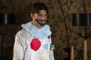 Während Dandy (Finn Wittrock) mit seiner Mordlust kämpft, glaubt Elsa im Camp noch immer, dass der junge Mann ihr zu mehr Ruhm verhelfen wird ...