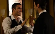 Alberto Márquez (Miguel Ángel Silvestre, l.); Mateo Ruiz (Javier Rey, r.)