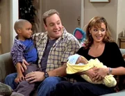 Doug (Kevin James) und Carrie (Leah Remini) sind unsicher. Sie sollen Paten für den kleinen Major werden...