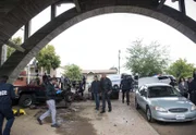 L-R: Können Callen (Chris O'Donnell) und Hanna (LL Cool J) den Goldräubern mit Hilfe von drei ehemaligen Vietnamkriegern auf die Schliche kommen?