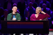Rateteam-Kapitän Bernhard Hoëcker (l.) und die Schauspielerin Heike Makatsch (r.) bilden ein Rateteam.