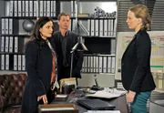 ARD ROTE ROSEN FOLGE 1279, am Montag (11.06.12) um 14:10 Uhr im ERSTEN. Sollte Susann (Elisabeth Lanz, l.) Bente (Nela Schmitz, r.) die Firmenvollmacht entziehen, wäre das Millionengeschäft für Bente und Vincent (Stefan Feddersen-Clausen, M.) geplatzt.