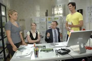 Die vorbereitete Präsentation von Anna (Jeanette Biedermann, l.) und Alexander (Paul Grasshoff, r.) scheint bei Rüdiger Mangold (Mathias Riedel, 2.v.r.) nicht gut anzukommen ...