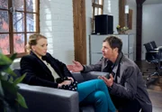 ARD ROTE ROSEN FOLGE 1281, am Mittwoch (13.06.12) um 14:10 Uhr im ERSTEN. Bente (Nela Schmitz, l.) fühlt sich in ihrer Trauer um ihren Vater von Vincent (Stefan Feddersen-Clausen, r.) allein gelassen.