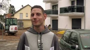 Für Pascal hat sich einiges getan. Er wurde nach seinem Praktikum in einer Zeitarbeitsfirma übernommen und wird nun bei der Deutschen Bahn eingesetzt. Außerdem gehört die Beziehungskrise mit seiner Freundin der Vergangenheit an.