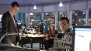 Al Burns (Dylan Walsh, l.), Carrie Wells (Poppy Montgomery, m.) und Jay Lee (James Hiroyuki Liao, r.)