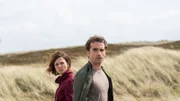 Ina Behrendsen (Julia Brendler) und Hinnerk Feldmann (Oliver Wnuk) sind auf Spurensuche im Mordfall einer toten Hebamme.