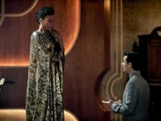 Mustafa Mond (Nina Sosanya) und Bernard Marx (Harry Lloyd)
