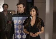 Will Cooper (Taran Killam, l.); Dr. Monica Dewan (Hannah Simone, r.)