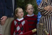 Amy Fogerty (Ella Allan, l.); Emma Fogerty (Mia Allan, r.)