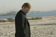 Ein illegaler Einwanderer kommt am Strand durch die Explosion einer Landmine ums Leben. Ein Teil eines Fernglases führt Lt. Horatio Caine (David Caruso) und sein Team auf die richtige Spur ...
