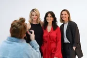Der Weg zum ESC 2025 - Hinter den Kulissen der grössten Musikshow der Welt. Fotoshooting der Hosts.