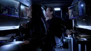 Riley Davis (Tristin Mays, l.); Russ Taylor (Henry Ian Cusick, r.)