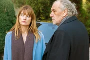 Borchert (Christian Kohlund) und seine Kanzleichefin Dominique (Ina Paule Klink) beraten sich