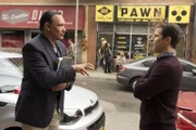 Jimmy Smits (Victor Santiago), Andy Samberg (Jake Peralta).