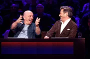 Rateteam-Kapitän Bernhard Hoëcker (l.) und der Pop- und Schlagersänger Thomas Anders (r.) bilden ein Rateteam.