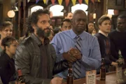 Adrian Pimento (Jason Mantzoukas, l.); Ray Holt (André Braugher, r.)
