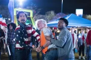 (v.li.): Henry Ian Cusick (Russ Taylor), Tom Nowicki (Orson Marcato), Justin Hires (Wilt Bozer)