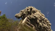 CGI STILLS: Einstürzende Gebäude, die durch ein Erdbeben zum Einsturz gebracht werden.