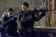 Jay Halstead (Jesse Lee Soffer, l.), Antonio Dawson (Jon Seda)