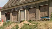 Ein alter Supermarkt aus DDR-Zeiten mit 400 m² Wohnfläche soll das neue Zuhause von Dennis, Stefanie und ihren acht Kindern werden.