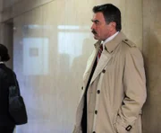 Ein 25 Jahre zurückliegender Fall beschäftigt Frank Reagan (Tom Selleck) und seine Kollegen ...