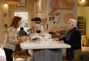 Sheila (Swoosie Kurtz, l.); Phil (Leslie Jordan, r.)
