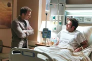 Danny Messer (Carmine Giovinazzo, l.) befragt seinen ehemaligen Kollegen James Belson (Coby Ryan McLaughlin) zu dem Überfall, bei dem ein Mann erschossen wurde.