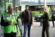 Die junge Geschäftsführerin eines Stuttgarter Traditionsunternehmens in der Automobilbranche wird vorsätzlich überfahren und stirbt. Martina Seiffert (Astrid M. Fünderich, r.) und Jo Stoll (Peter Ketnath, M.) nehmen sich den Betriebsrat und dessen Vorsitzenden Holger Filbert (Thomas Balou Martin, l.), vor, die sich gegen die Modernisierungspläne des Opfers aufgelehnt hatten. Wollte die Tatperson diese stoppen?