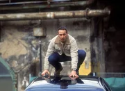 Bei der Verfolgung von Rossberg landet Semir (Erdogan Atalay) auf dem Dach des Fluchtwagens...