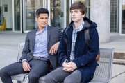 (v.li.): Nicholas Gonzalez (Dr. Neil Melendez), Freddie Highmore (Dr. Shaun Murphy).