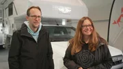 Anna und Stefan bei der Abholung ihrer Aufsetzkabine für den Pick-Up in Merenberg im nördlichen Hessen.